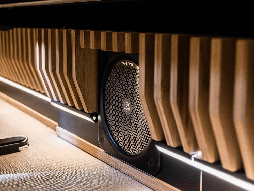 SWC-D84L - Subwoofer Alpine Adventure Audio In-Cabin